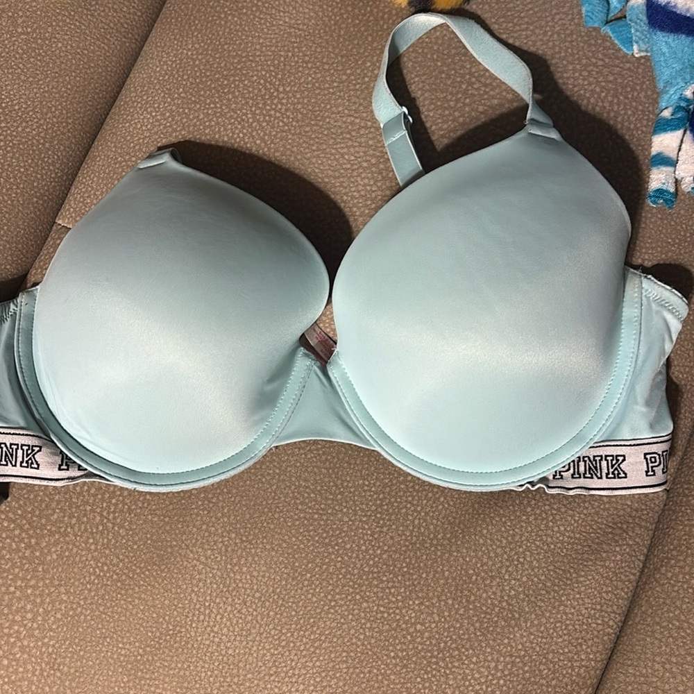 VS tshirt bra